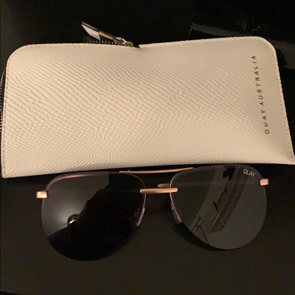 NEVER BEFORE WORN QUAY WOMENS AVIATORS